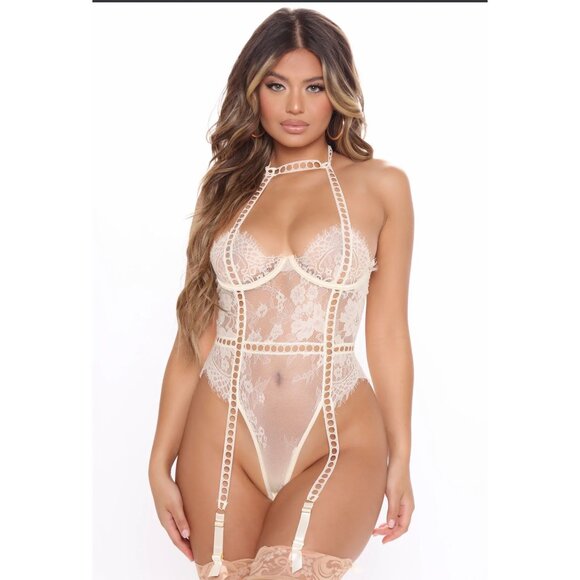 Romantic Touch Lace Teddy – by Fashion Nova Cream Halter & Garter Straps M - Picture 3 of 4